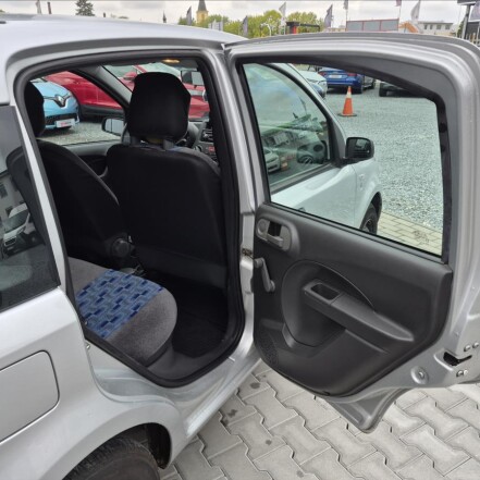 1,1 ACTIVE ČR 1.MAJITELKA S.KNIHA